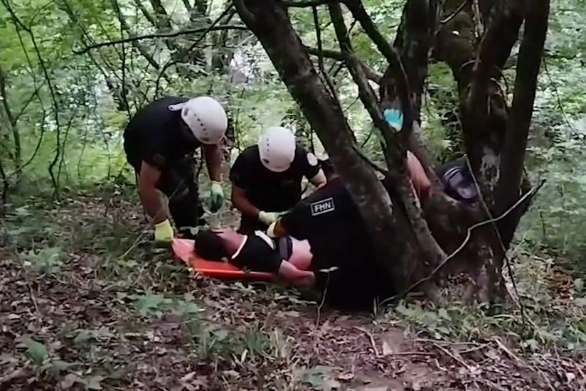 Qəbələdə mürəkkəb relyefli dağlıq-meşəlik ərazidə yıxılan şəxs xilas edilib