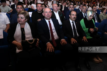 Türk Dünyası Bakı Atatürk Liseyinin məzuniyyət mərasimi keçirilib