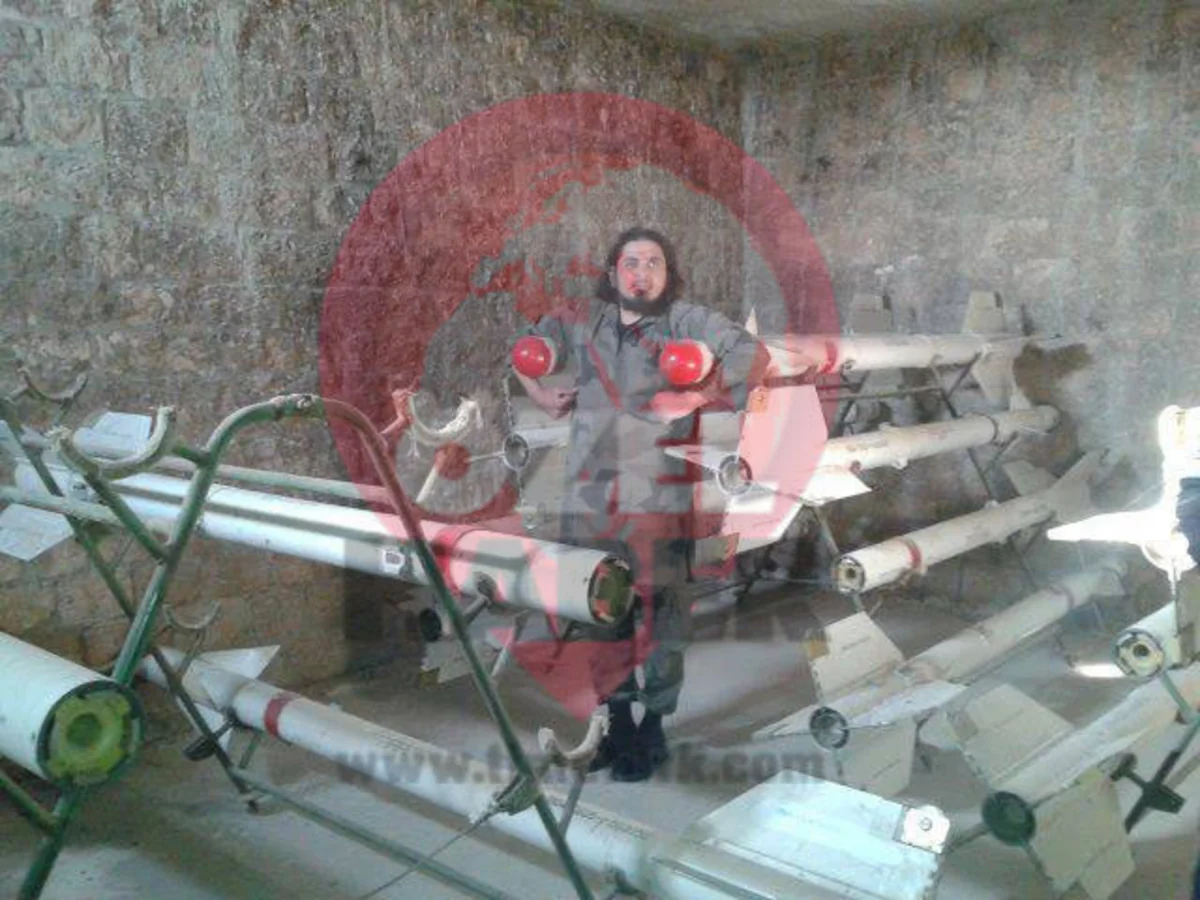 ​İŞİD sumqayıtlı döyüşçüsünü edam edib - FOTO