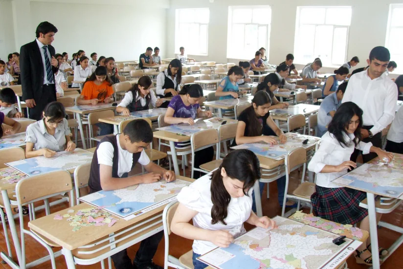 Azərbaycanda 12 illik təhsil sisteminə keçid üçün dərslik hazırlığı sahəsində yeni qaydalar tətbiq olunacaq