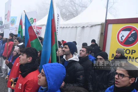 Акция протеста на дороге Ханкенди-Лачын продолжается