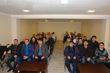 Nazir aprel döyüşləri zamanı yaralanan hərbçilərlə görüşüb