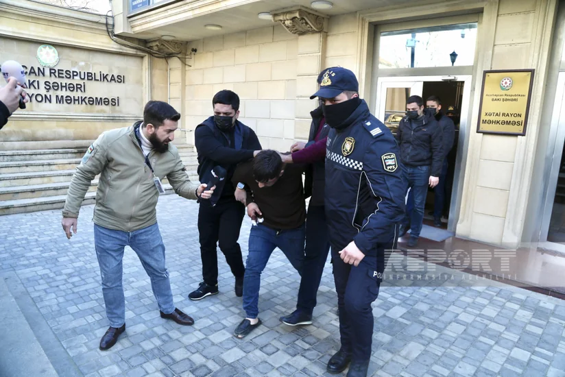 Ailəsinin beş üzvünü qətlə yetirməkdə təqsirləndirilən Əhməd Əhmədovun məhkəməsi keçirilib - YENİLƏNİB