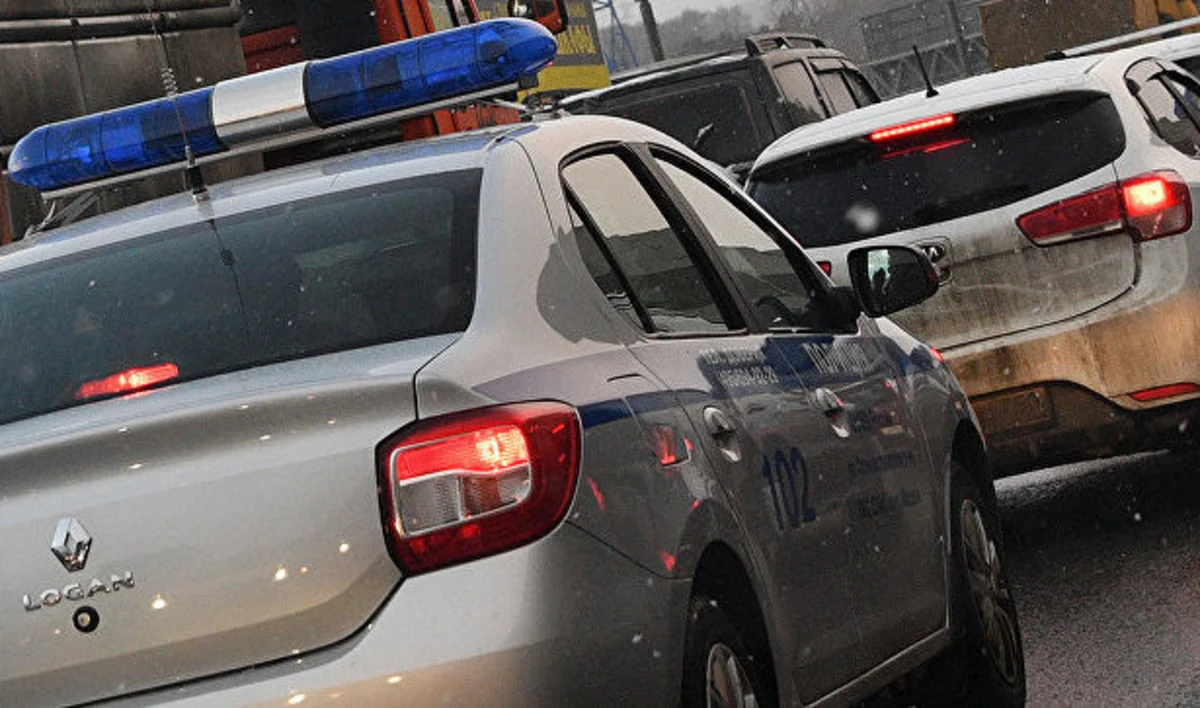 В Петербурге мужчина в упор расстрелял автомобиль с людьми - ВИДЕО