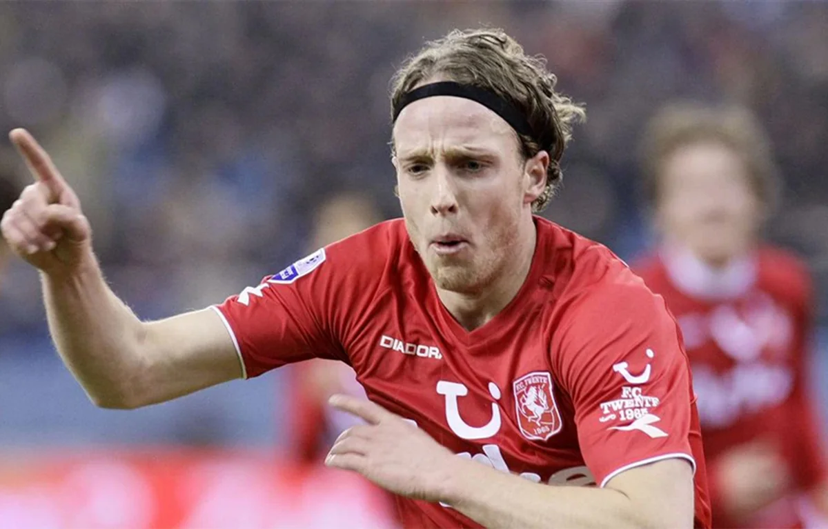Niderland çempionu olan futbolçu 7 il müddətinə həbs edilib