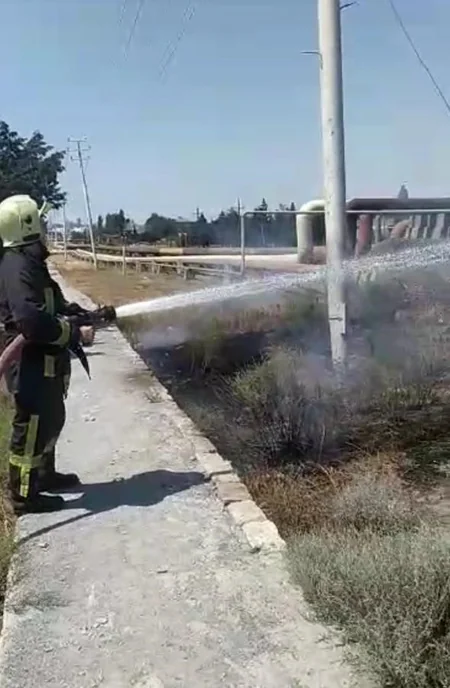 Bakıda neft kəmərlərinin ətrafındakı quru ot və kol-kos yanıb