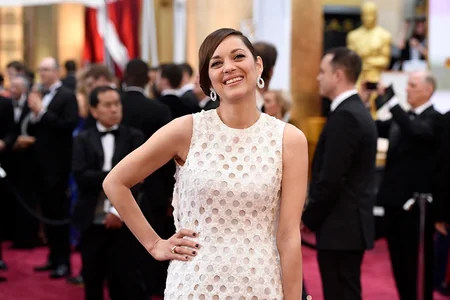 Oscar hopefuls turn up wattage for Hollywood's big night