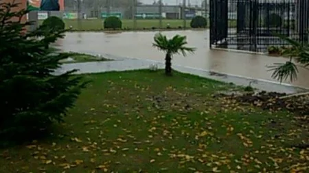 Xəzər Lənkəran Mərkəzi Stadionu su altında qalıb - FOTO