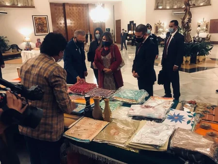 Pakistan Prezidenti Heydər Əliyev Fondunun göndərdiyi əlil arabalarının təqdim olunmasında iştirak edib
