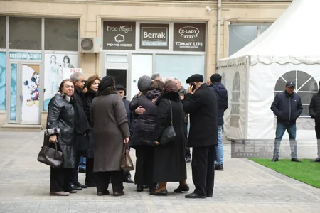 В Баку продолжается траурная церемония по погибшему при теракте в посольстве Азербайджана