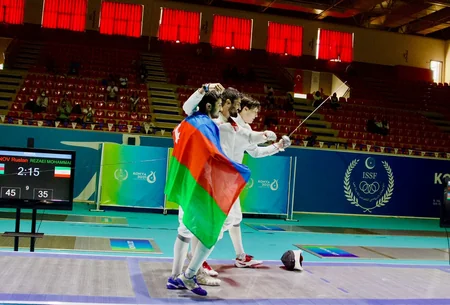 İslamiada: Azərbaycanın kişi qılıncoynatma millisi qızıl medal qazanıb