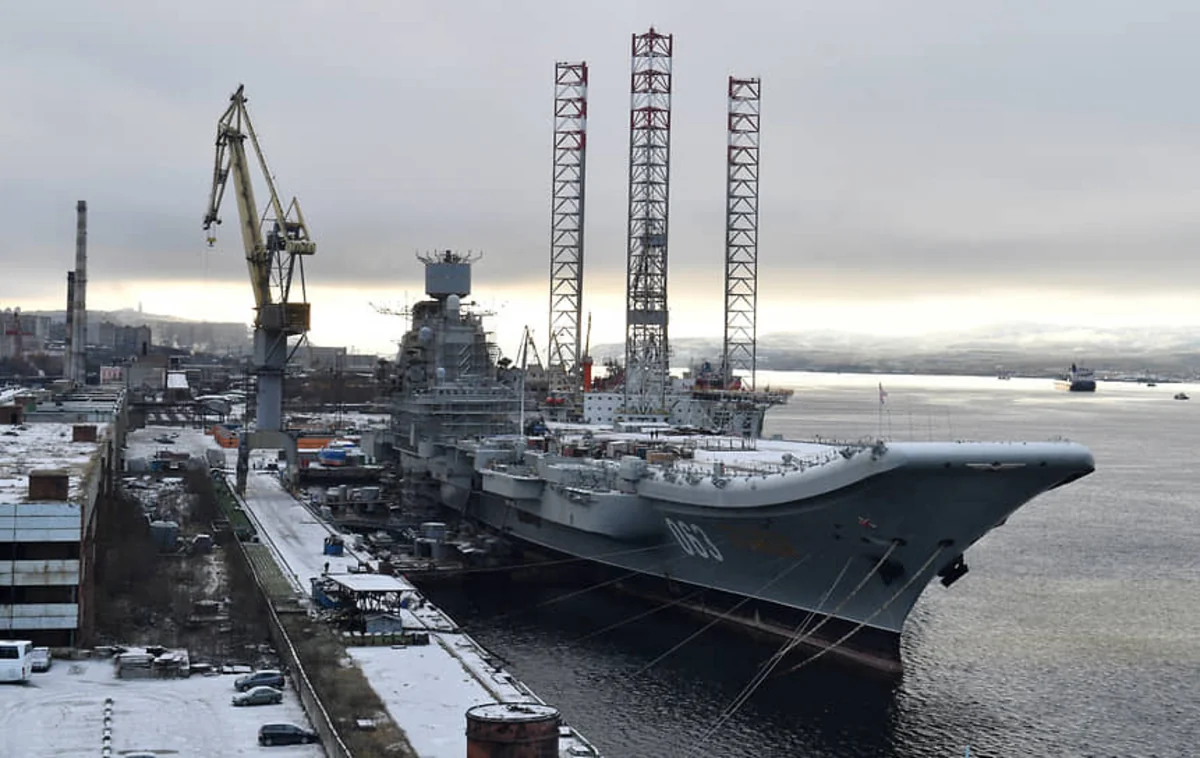 На авианесущем крейсере Адмирал Кузнецов произошел пожар