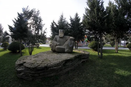 Prezident və birinci xanım Yeni Yasamal yaşayış massivindəki istirahət parkında yenidənqurmadan sonra yaradılan şəraitlə tanış olub