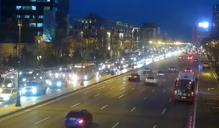 Bakıda nəqliyyat vasitələrinin hərəkətində sıxlıq yaranıb