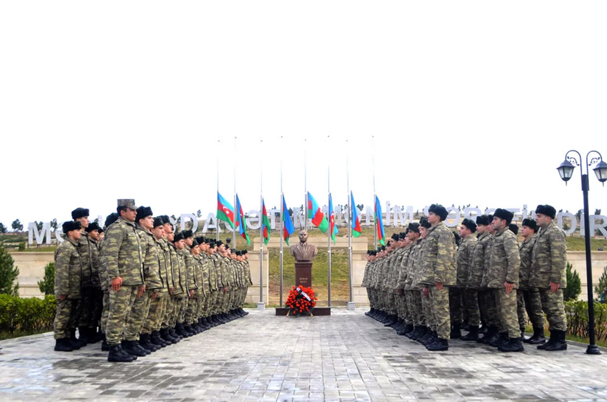 Ümummilli Liderin anım günü ilə əlaqədar Azərbaycan Ordusunda silsilə tədbirlər keçirilib
