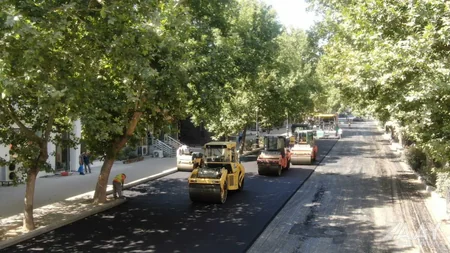 Bakının Mikayıl Müşfiq küçəsində asfaltlanma işləri icra olunur
