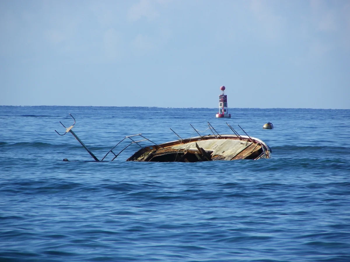 У берегов Туниса затонула лодка с мигрантами, 20 человек погибли