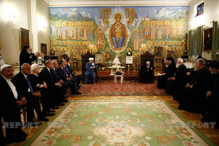 Gürcüstan Patriarxı Allahşükür Paşazadəni Dostluq ordeni ilə təltif edib