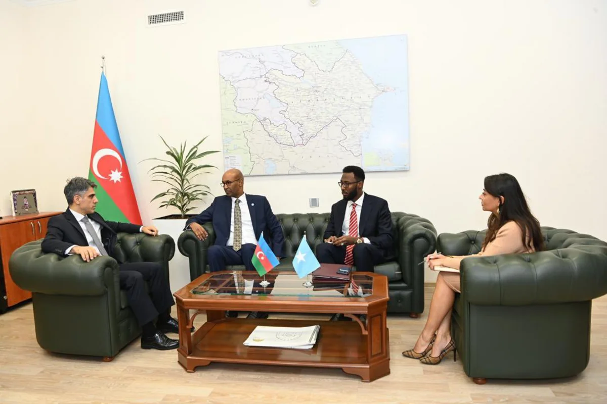 Somalinin Azərbaycandakı qeyri-rezident səfiri XİN-in protokol rəhbəri ilə görüşüb