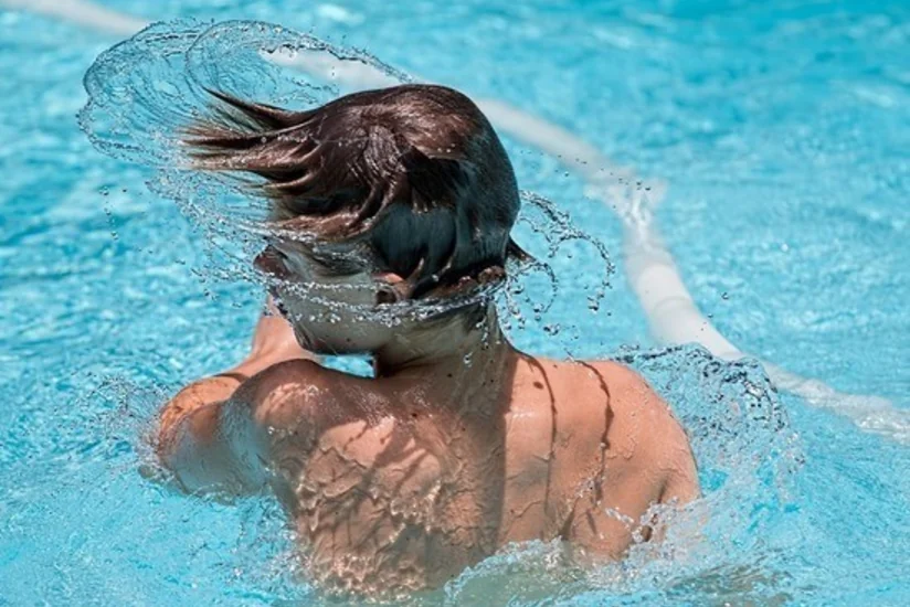 On yaşlı üzgüçü Maykl Felpsə məxsus rekordu qırıb