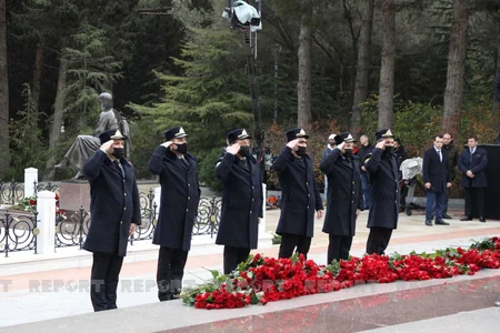 Azərbaycan xalqı Heydər Əliyevin xatirəsini yad edir - FOTOREPORTAJ