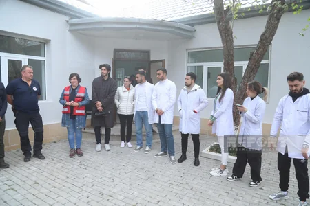 Altıağacda qonur ayılar peyvəndlənib