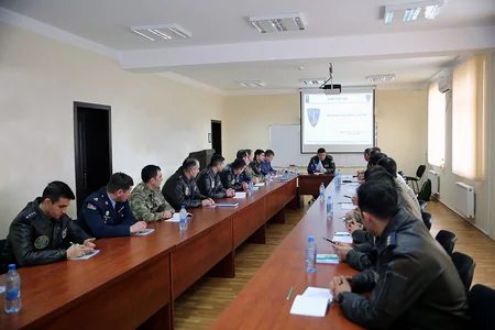 NATO-nun mobil təlim qrupu Bakıda Azərbaycan hərbçilərinə seminar keçir