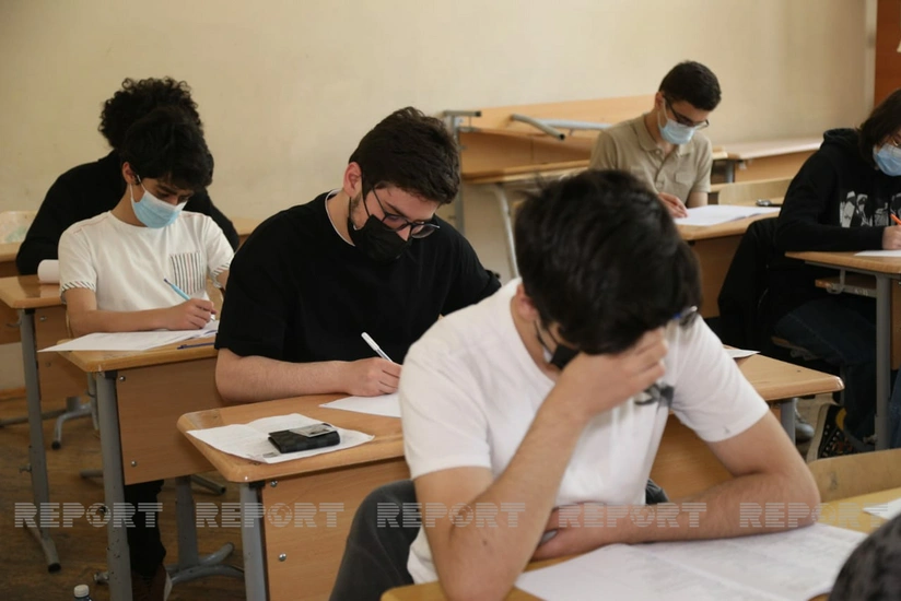 Bakı məktəblərinin qızıl və gümüş nişanla təltif olunan şagirdlərinin sayı açıqlanıb