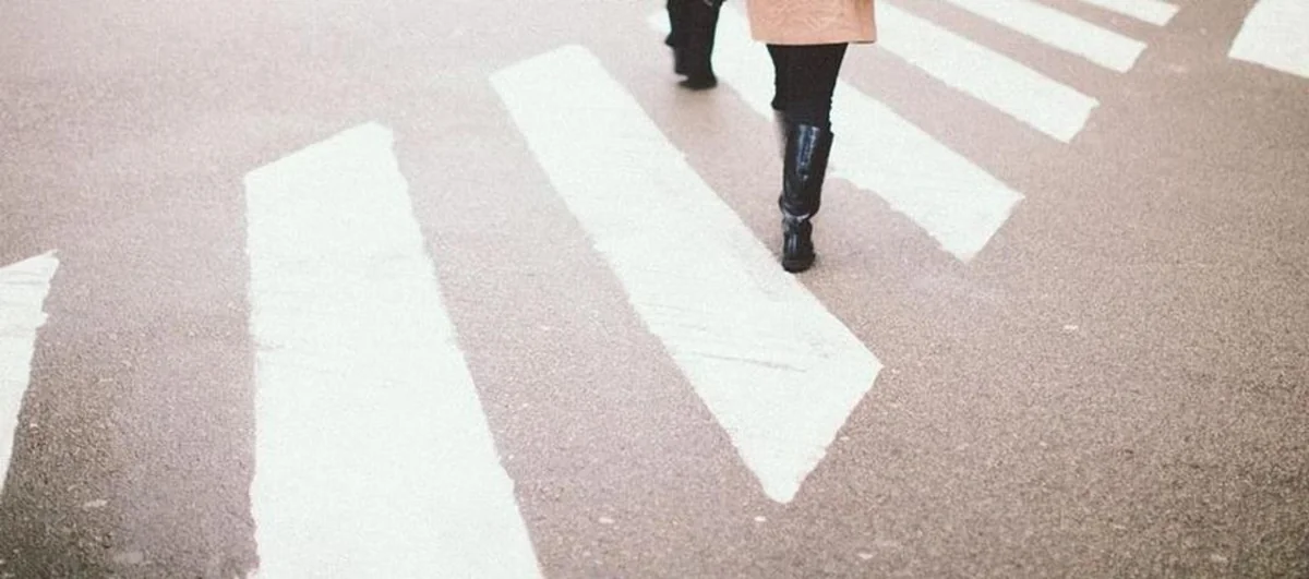 Bakıda avtomobil 55 yaşlı qadını vurdu