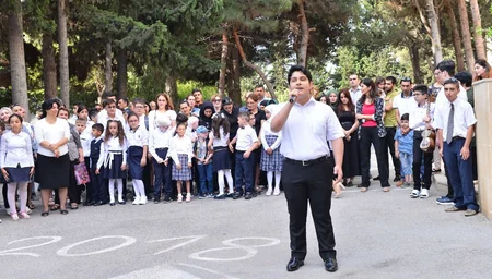 Təhsil naziri “Bilik günü”ndə internat məktəbində olub