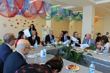 Fransalı dövlət xadimləri Bakı Fransız Liseyində olub