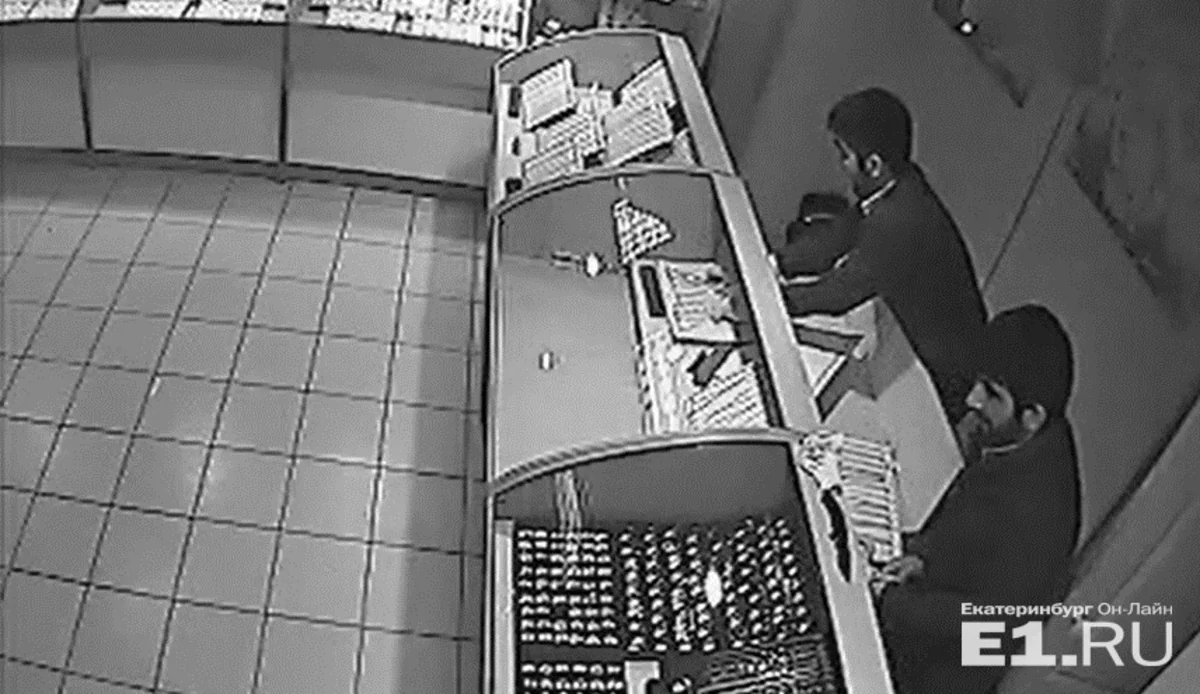 Yekaterinburqda zərgərlik salonunu yaran Azərbaycan vətəndaşı saxlanılıb - VİDEO