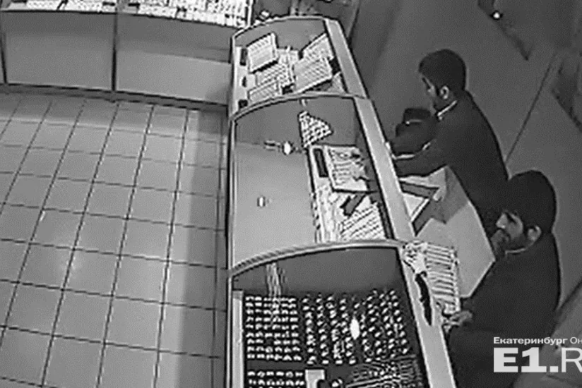 Yekaterinburqda zərgərlik salonunu yaran Azərbaycan vətəndaşı saxlanılıb - VİDEO