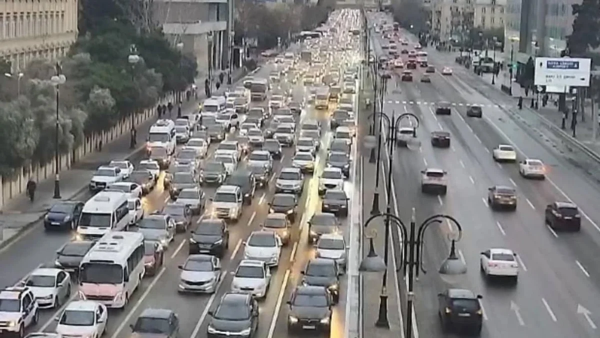 Bakının bir sıra yollarında tıxac müşahidə olunur