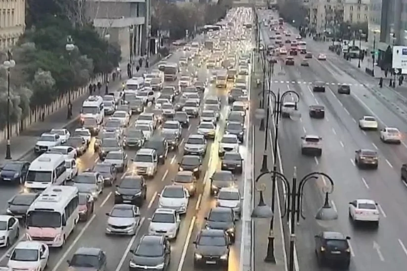Bakının bir sıra yollarında tıxac müşahidə olunur