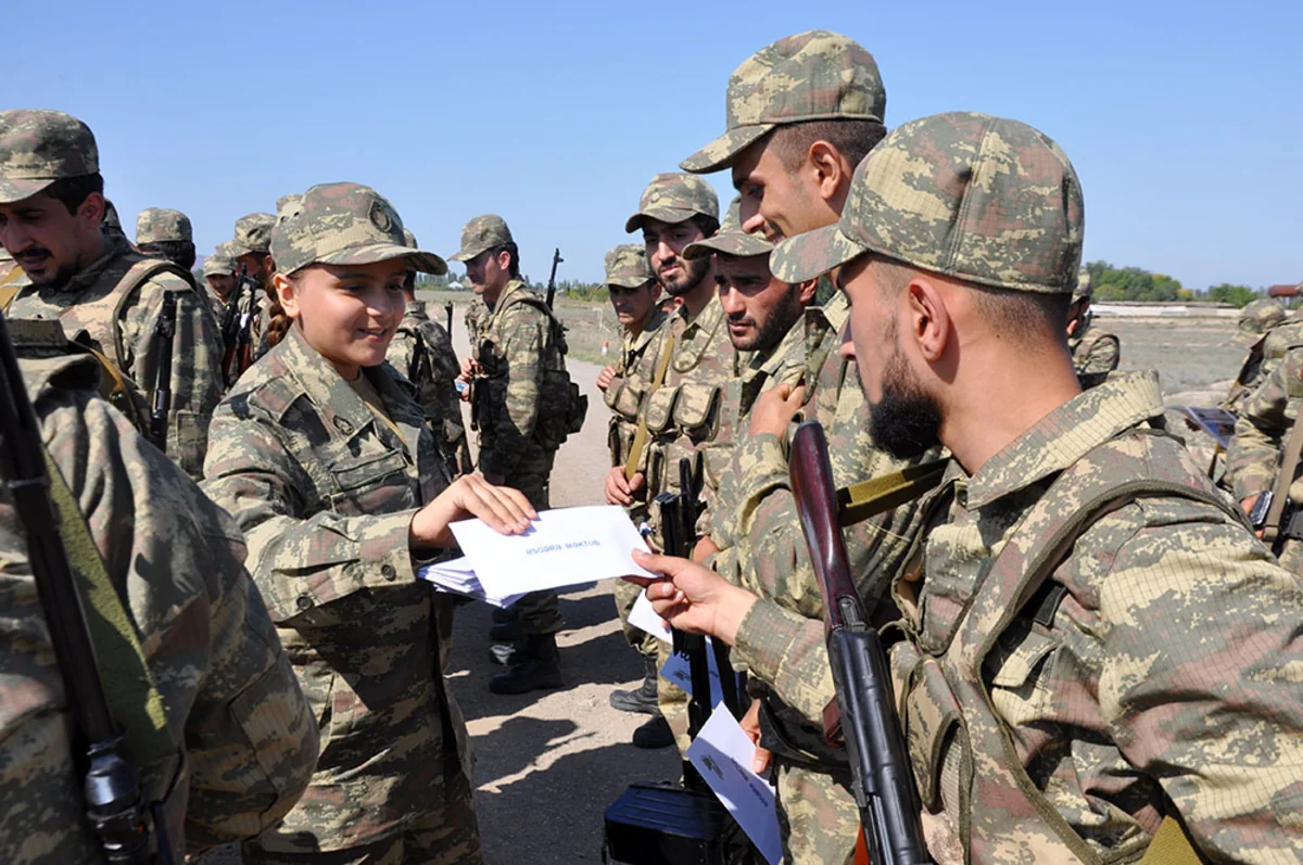 Döyüşlərdə iştirak edən şəxsi heyət arasında təbliğat işləri davam edir