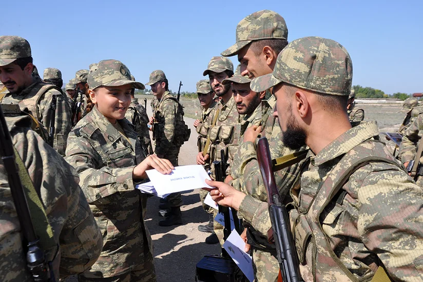 Döyüşlərdə iştirak edən şəxsi heyət arasında təbliğat işləri davam edir