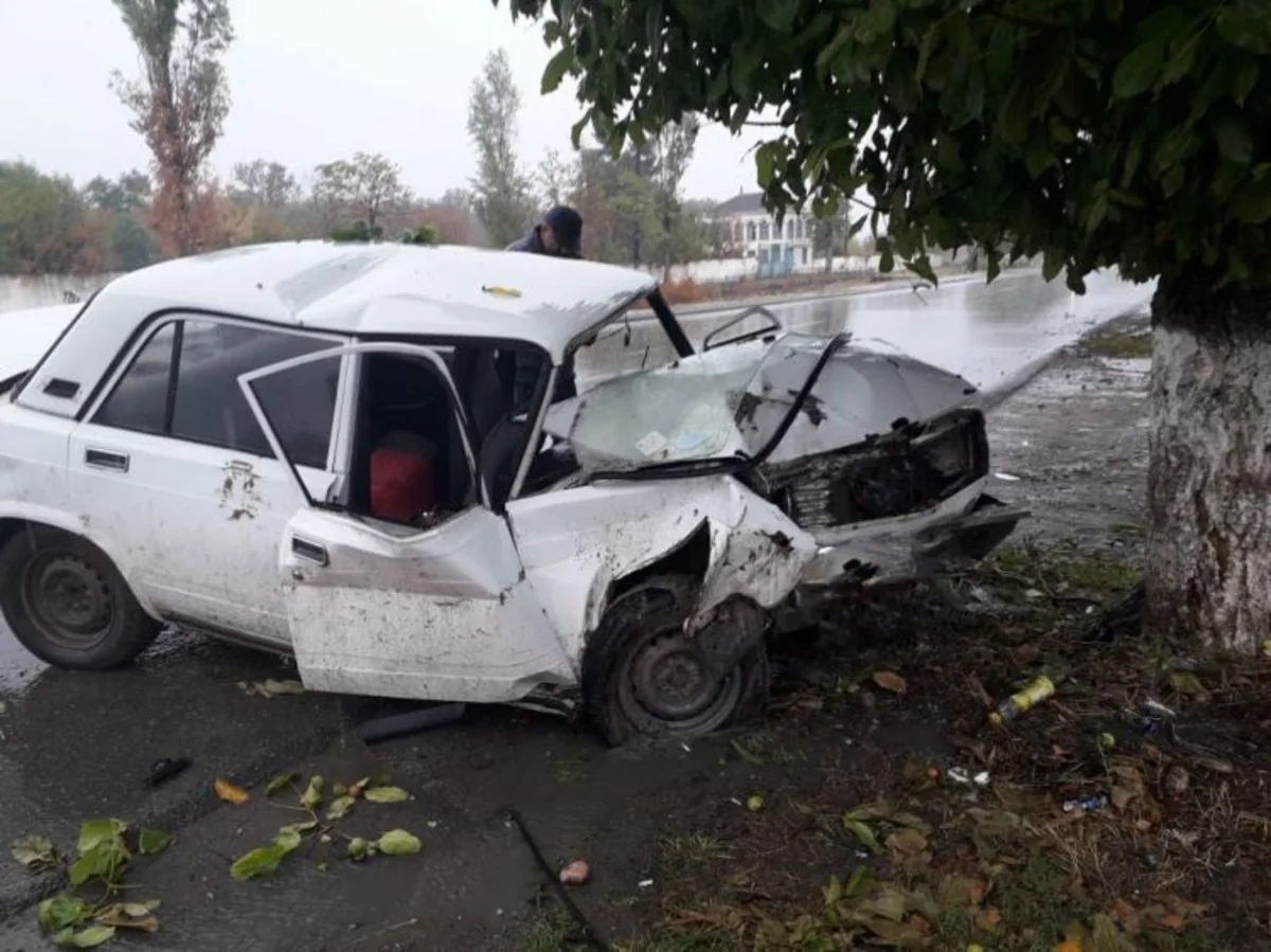 Ağstafada avtomobil elektrik dirəyinə çırpılıb, xəsarət alanlar var